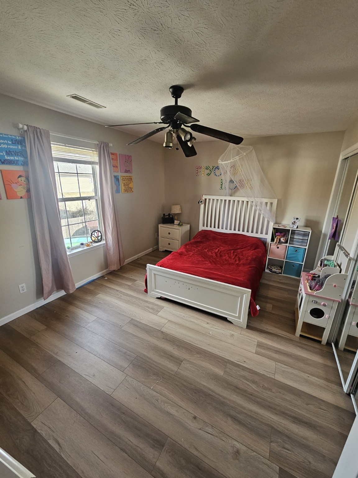 Bedroom before repaint